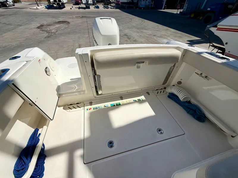 Slide: The Image of Boston Whaler 230 VANTAGE 2017 - 14