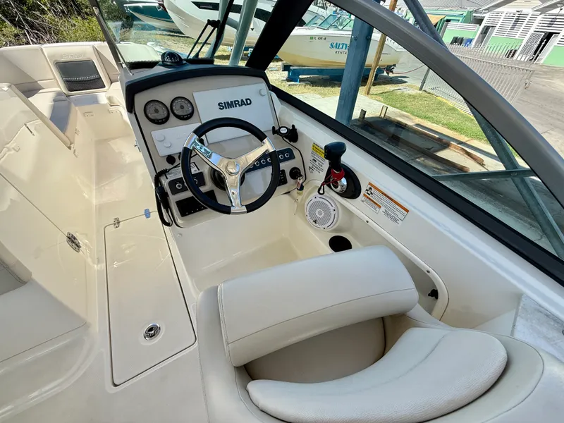 Slide: The Image of Boston Whaler 230 VANTAGE 2017 - 21