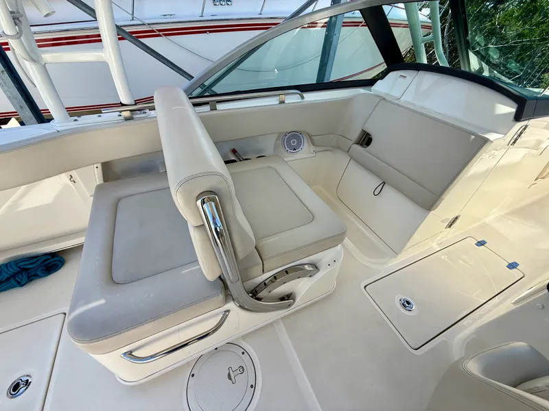 Slide: The Image of Boston Whaler 230 VANTAGE 2017 - 20