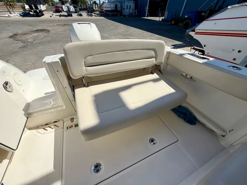 Slide: The Image of Boston Whaler 230 VANTAGE 2017 - 15