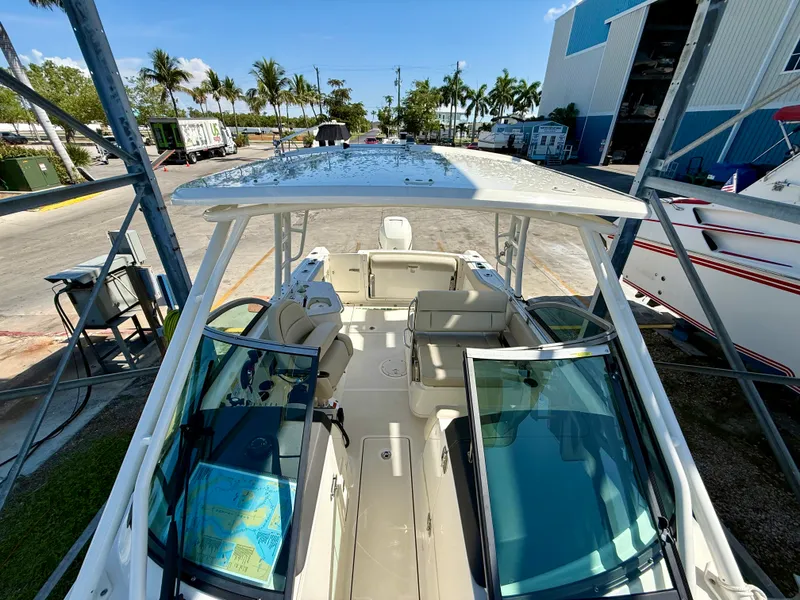 Slide: The Image of Boston Whaler 230 VANTAGE 2017 - 34