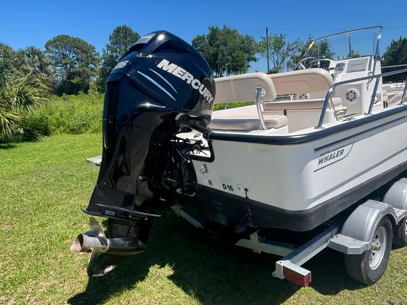 Slide: The Image of Boston Whaler 190 MONTAUK 2008 - 4