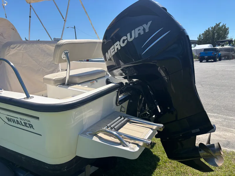 Slide: The Image of Boston Whaler 190 MONTAUK 2008 - 7