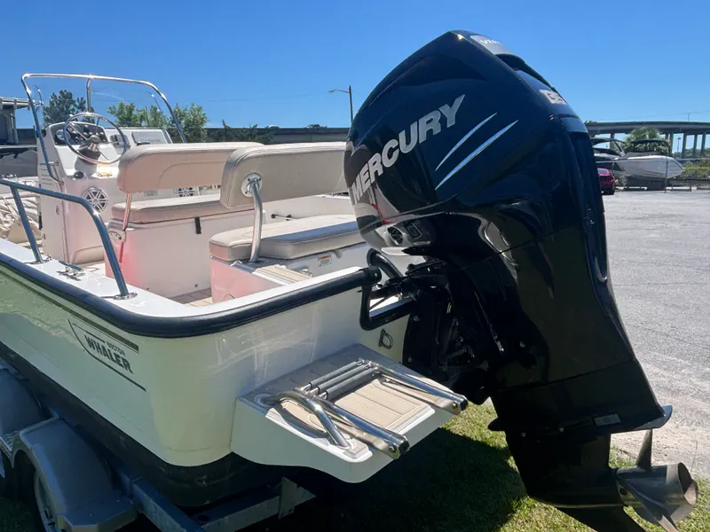 Slide: The Image of Boston Whaler 190 MONTAUK 2008 - 5