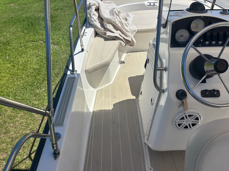 Slide: The Image of Boston Whaler 190 MONTAUK 2008 - 17