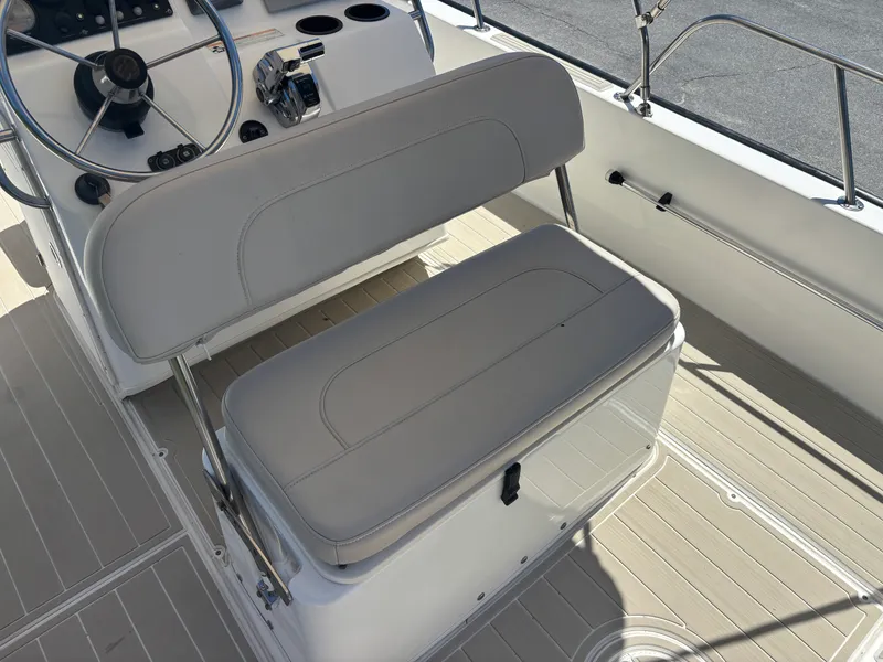 Slide: The Image of Boston Whaler 190 MONTAUK 2008 - 14