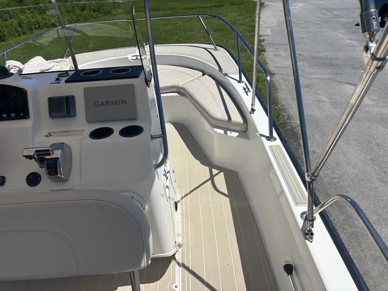 Slide: The Image of Boston Whaler 190 MONTAUK 2008 - 16