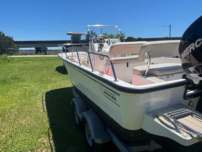 Slide: The Image of Boston Whaler 190 MONTAUK 2008 - 6
