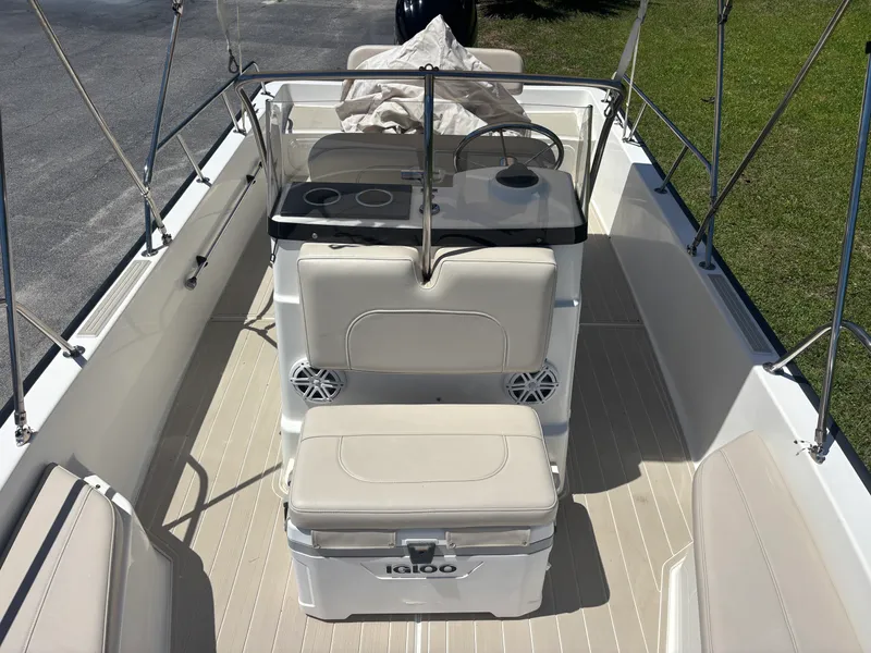 Slide: The Image of Boston Whaler 190 MONTAUK 2008 - 20