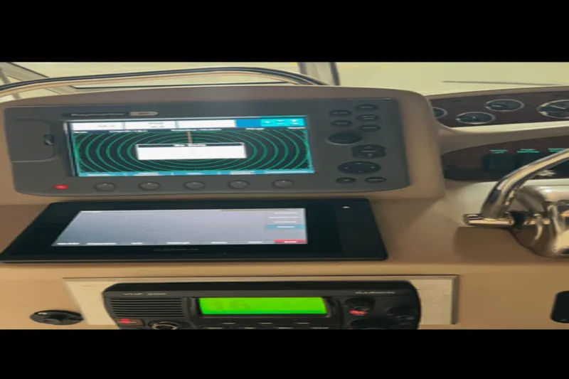 Slide: The Image of Sea Ray 340 Sundancer 2000 - 13