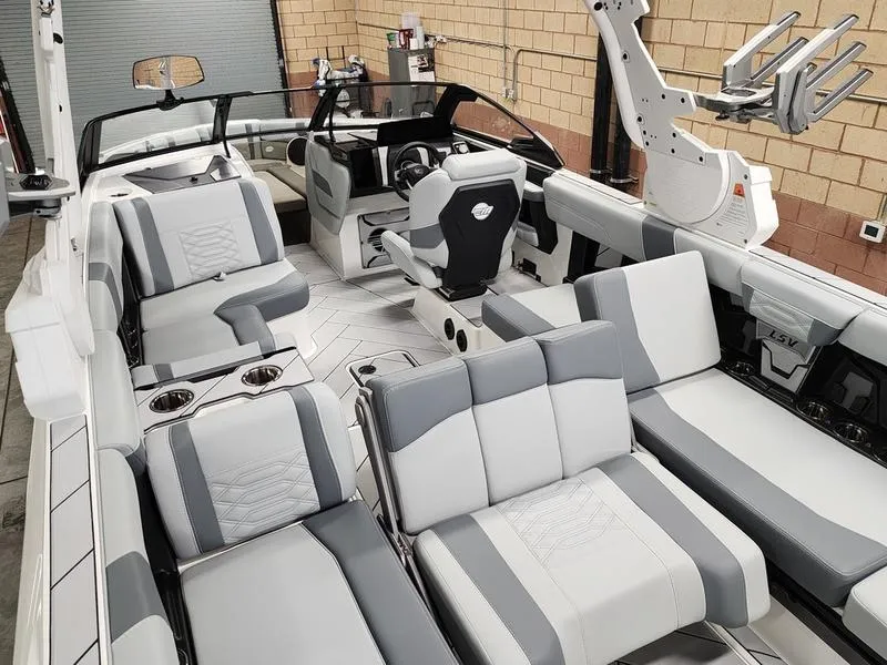 Slide: The Image of Malibu 26 LSV 2025 - 31
