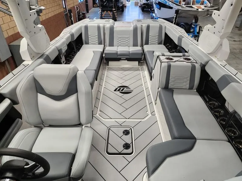 Slide: The Image of Malibu 26 LSV 2025 - 30