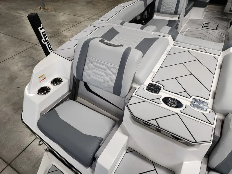 Slide: The Image of Malibu 26 LSV 2025 - 35