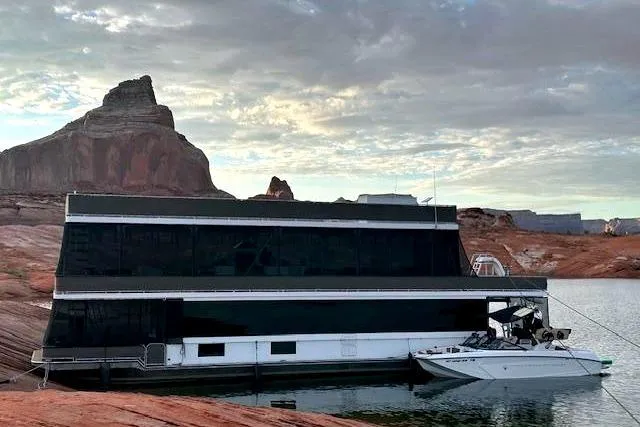 The Image of 1992 Jamestowner Silver Lining houseboat docked on a serene lake with rocky landscape. - 0