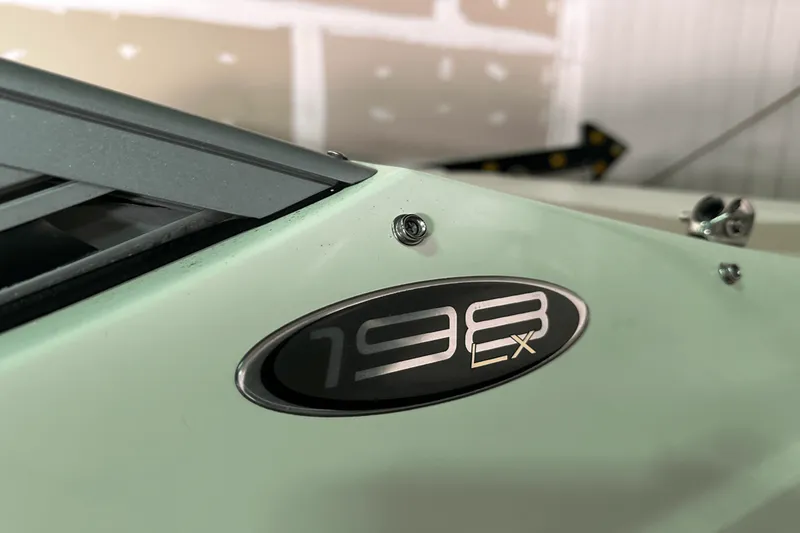 Slide: The Image of Stingray 198LX 2014 - 26