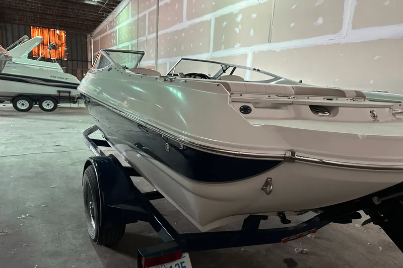 Slide: The Image of Stingray 198LX 2014 - 6