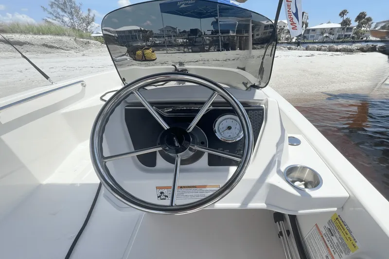 Slide: The Image of Boston Whaler 130 Super Sport 2026 - 3