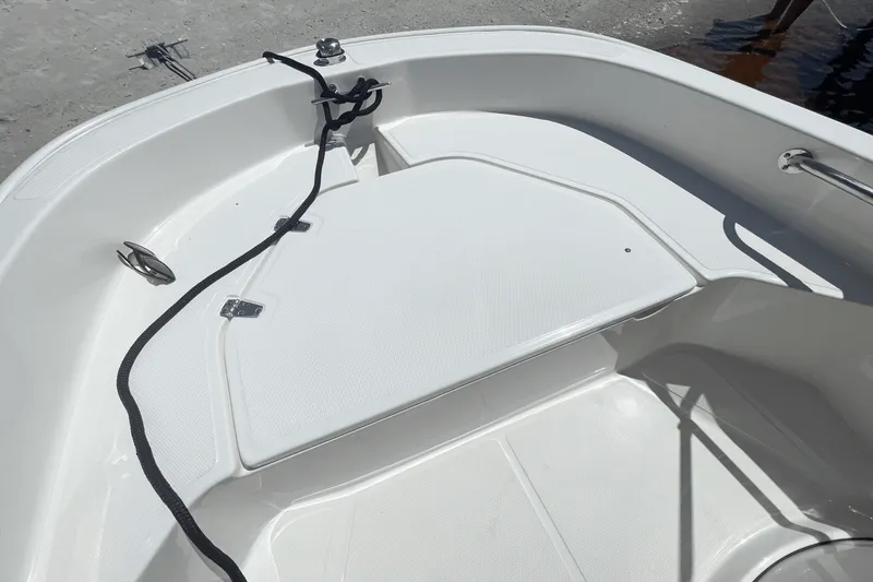 Slide: The Image of Boston Whaler 130 Super Sport 2026 - 6