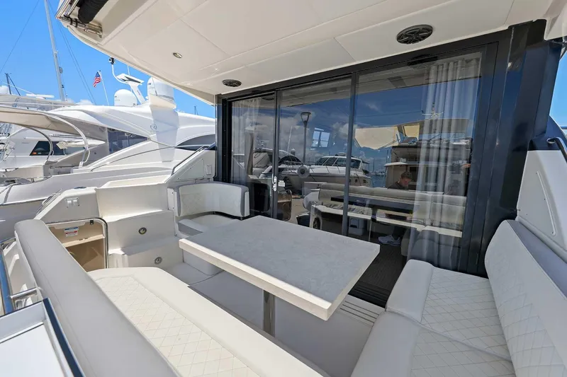 Slide: The Image of Sea Ray Sundancer 400 2017 - 16
