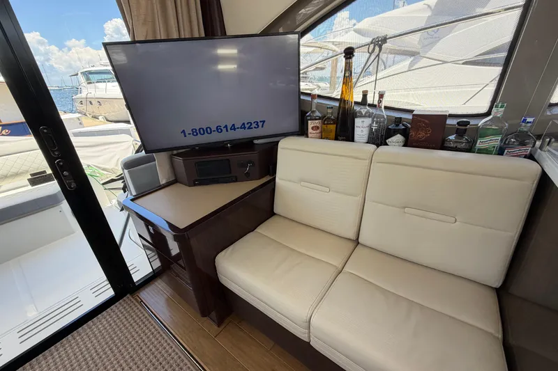 Slide: The Image of Sea Ray Sundancer 400 2017 - 22