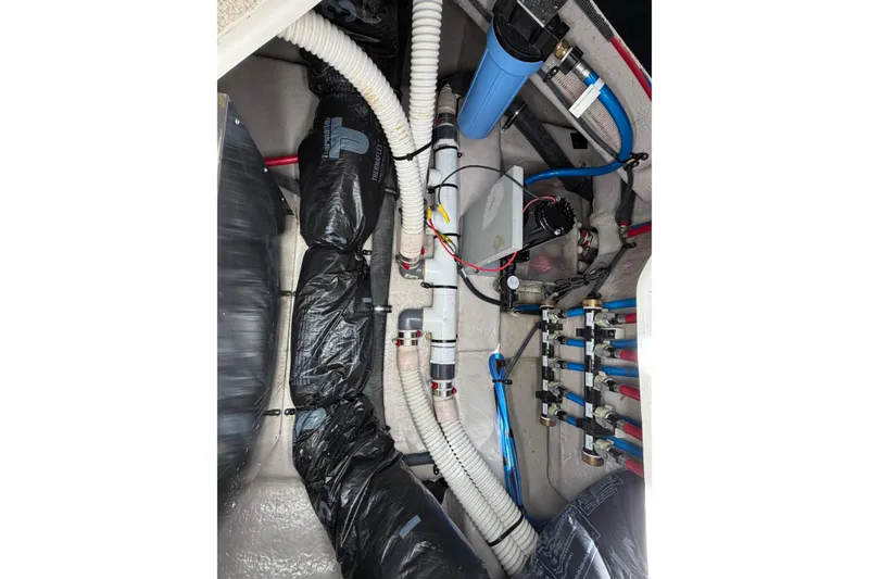 Slide: The Image of Sea Ray Sundancer 400 2017 - 48