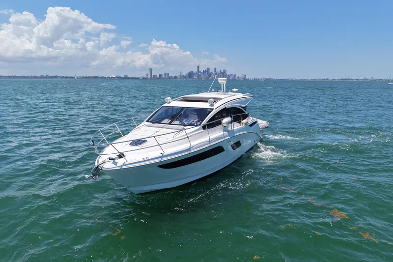 Slide: The Image of Sea Ray Sundancer 400 2017 - 13
