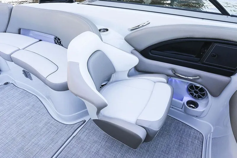 Slide: The Image of Crownline Boats 290 SS 2020 - 24