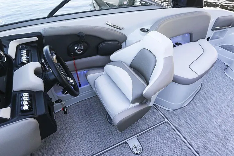 Slide: The Image of Crownline Boats 290 SS 2020 - 23