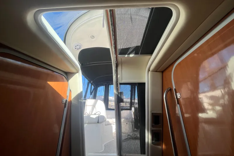 Slide: The Image of Interior view of 2009 Maxum 3100 SE boat with open sunroof. - 29