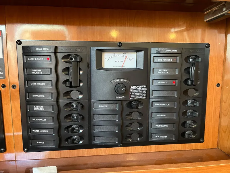 Slide: The Image of Electrical control panel of a 2009 Maxum 3100 SE boat. - 31