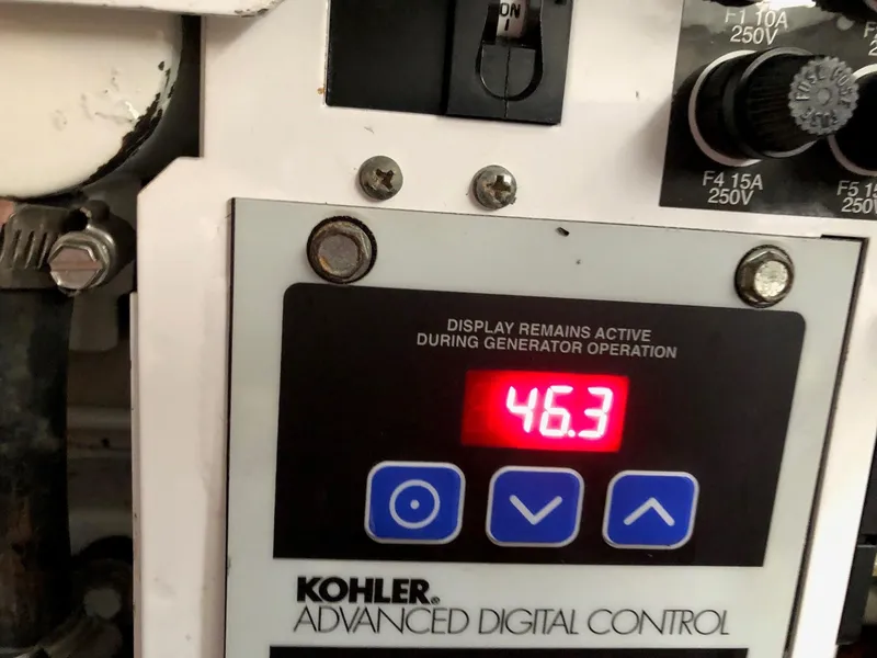 Slide: The Image of Kohler advanced digital control panel on a 2009 Maxum 3100 SE boat. - 44