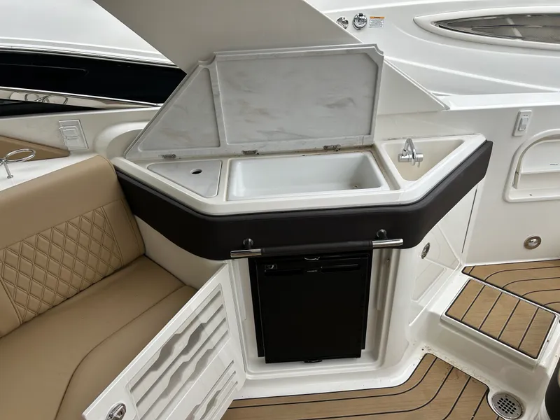 Slide: The Image of Sea Ray 310 SLX 2024 - 13