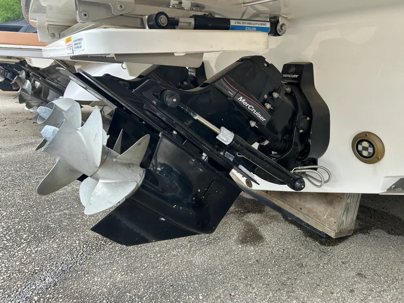 Slide: The Image of Sea Ray 310 SLX 2024 - 15