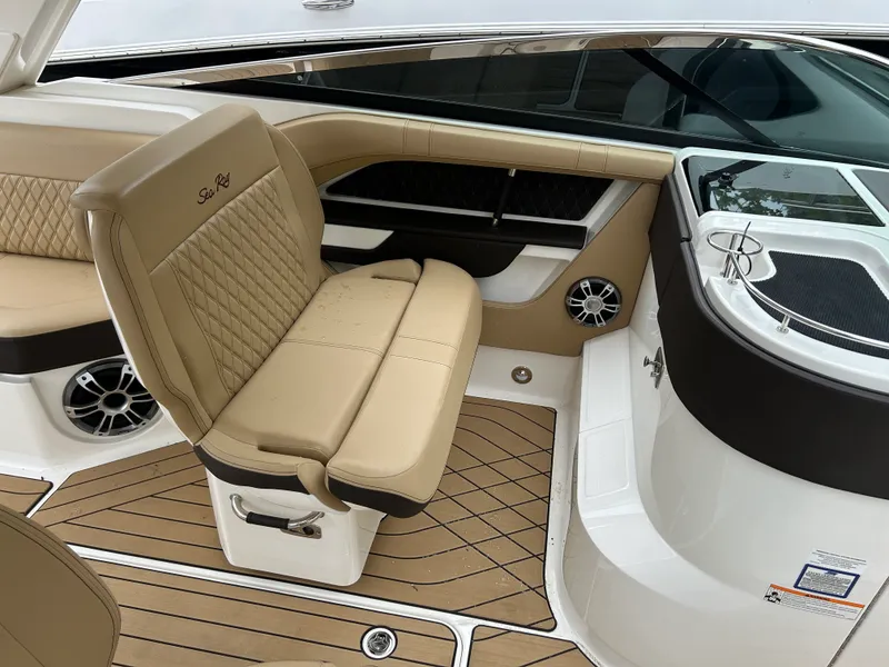 Slide: The Image of Sea Ray 310 SLX 2024 - 5