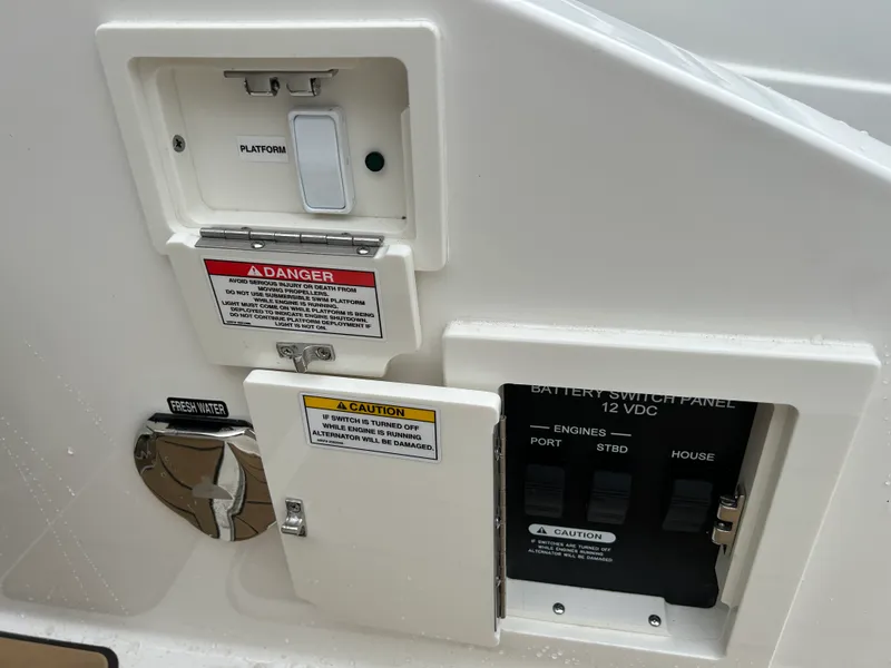Slide: The Image of Sea Ray 310 SLX 2024 - 12
