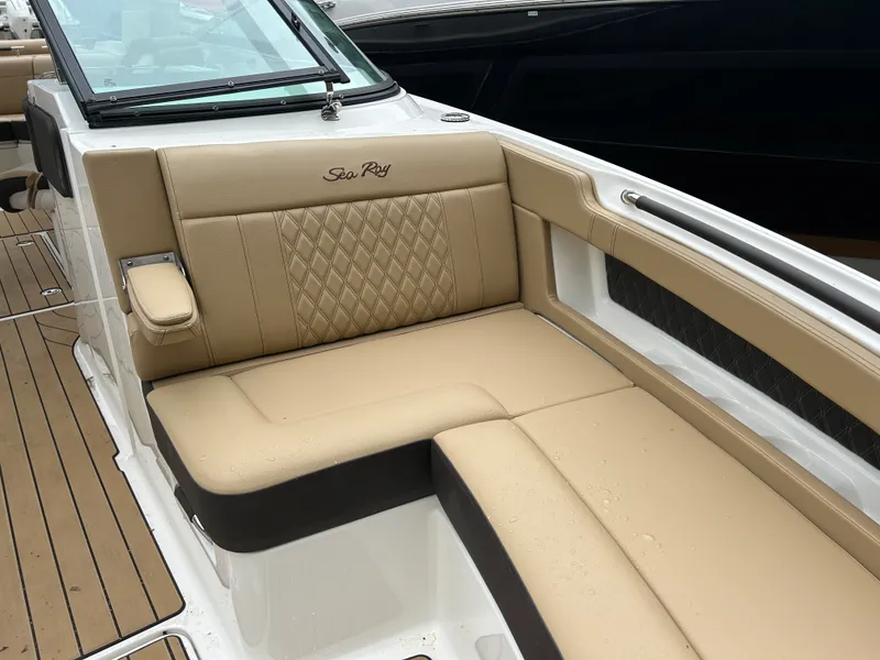 Slide: The Image of Sea Ray 310 SLX 2024 - 9