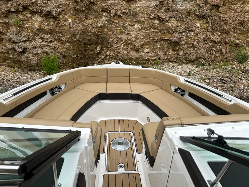 Slide: The Image of Sea Ray 310 SLX 2024 - 7