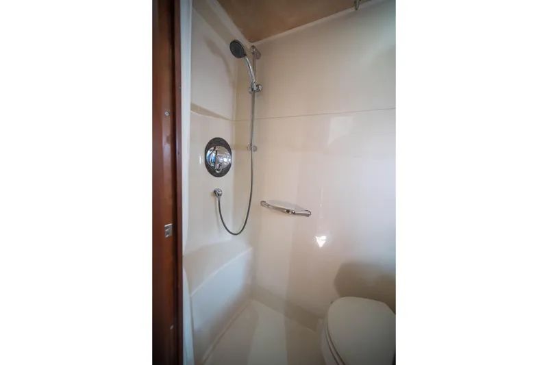 Slide: The Image of Sea Ray 48 Sundancer 2006 - 18
