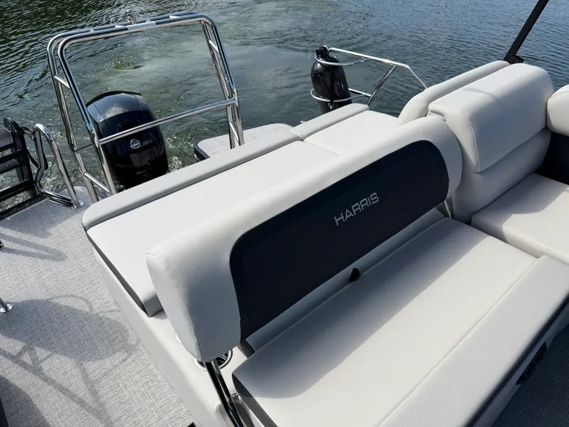 Slide: The Image of Harris Cruiser 210 2026 - 18