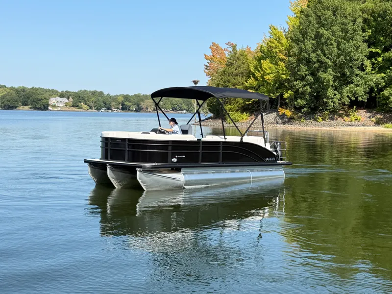 Slide: The Image of Harris Cruiser 210 2026 - 1