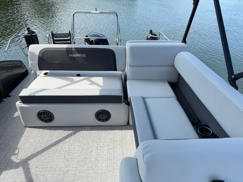 Slide: The Image of Harris Cruiser 210 2026 - 17