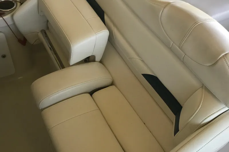 Slide: The Image of 2005 Formula 28 Sun Sport Engine Controls - 12