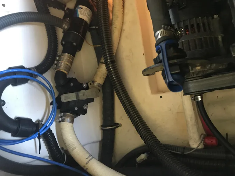 Slide: The Image of Cabin to starboard/head entry - 30