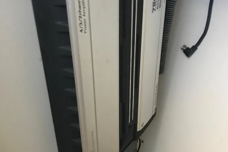 Slide: The Image of 2005 Formula 280 Sun Sport boat bathroom with sink and toilet. - 34