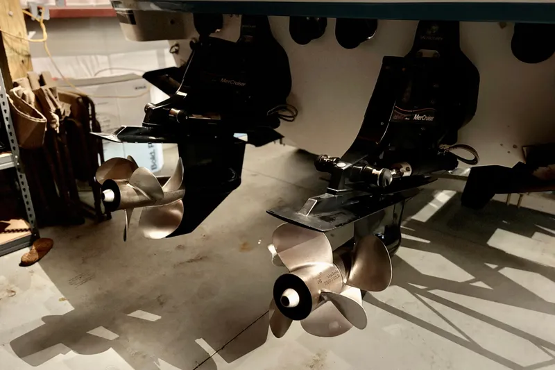 Slide: The Image of 2005 Formula 280 Sun Sport boat propellers in a garage setting. - 43