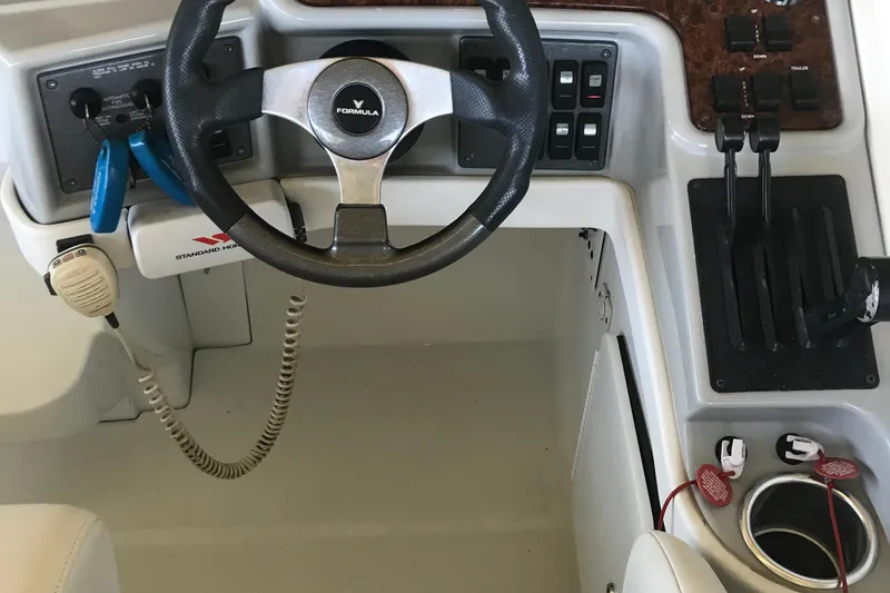 Slide: The Image of 2005 Formula 28 Sun Sport Transom shower and stereo control - 8