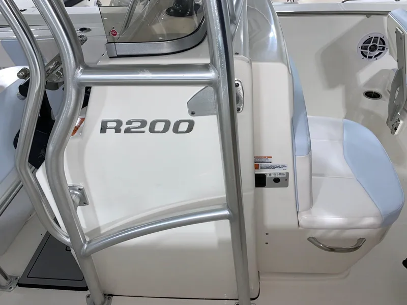 Slide: The Image of Robalo R200 Center Console 2024 - 20