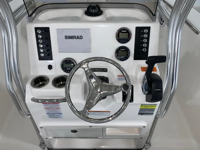 Slide: The Image of Robalo R200 Center Console 2024 - 6