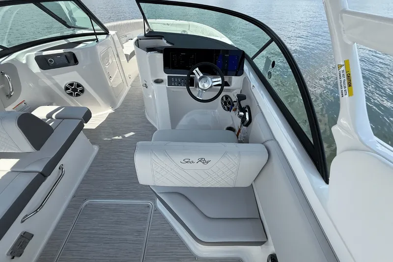 Slide: The Image of Sea Ray SDX 230 2026 - 15