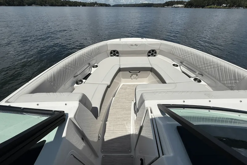 Slide: The Image of Sea Ray SDX 230 2026 - 21